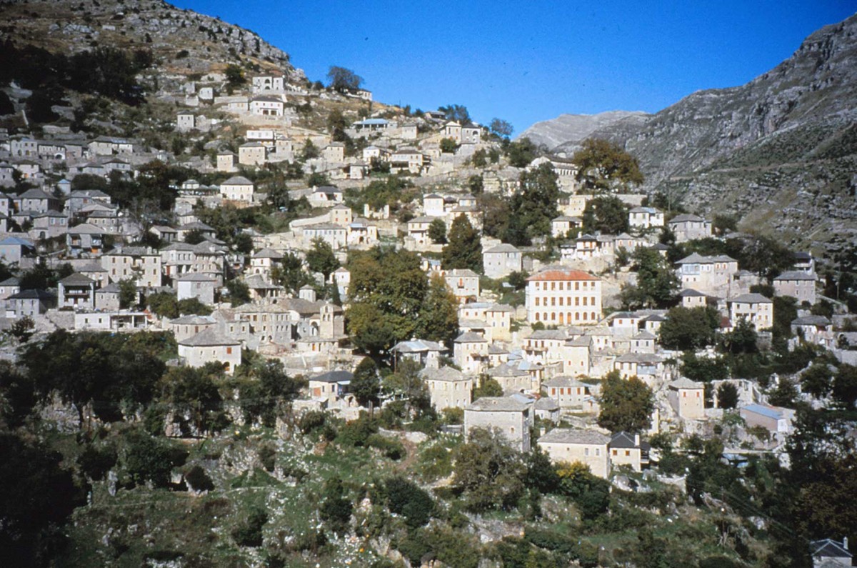 Fig. 9. View of the former community of Syrrakos. (Private collection of Angelos Sinanis.)