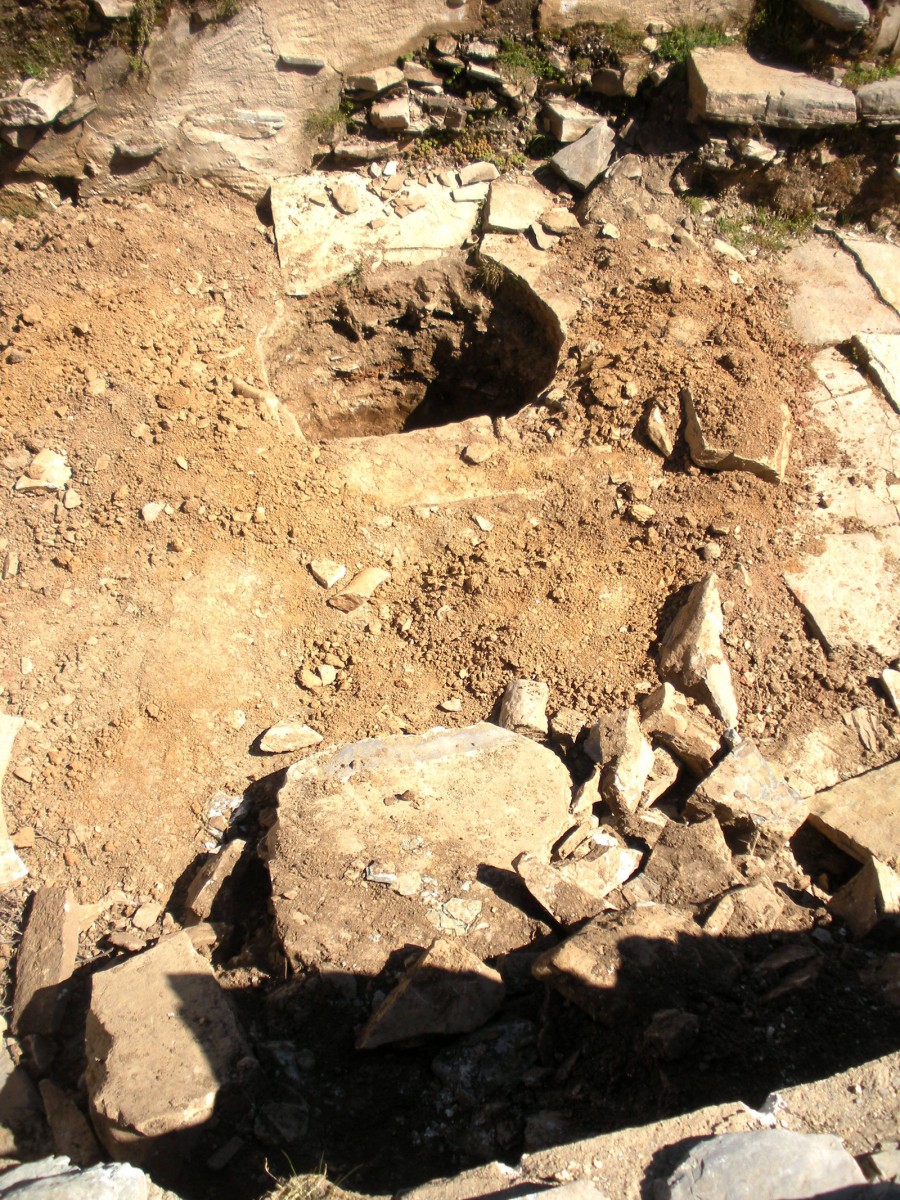 Ancient Zominthos: the looters have caused damages in three of the 42 excavated rooms of the building complex. (Photo: Ministry of Culture, Education and Religious Affairs)