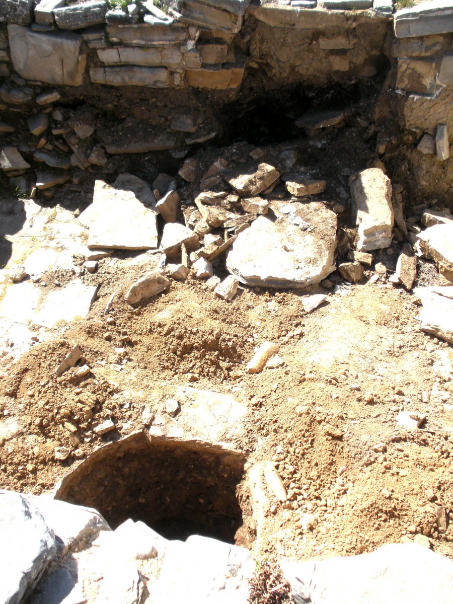 Ancient Zominthos: the looters have caused damages in three of the 42 excavated rooms of the building complex. (Photo: Ministry of Culture, Education and Religious Affairs)