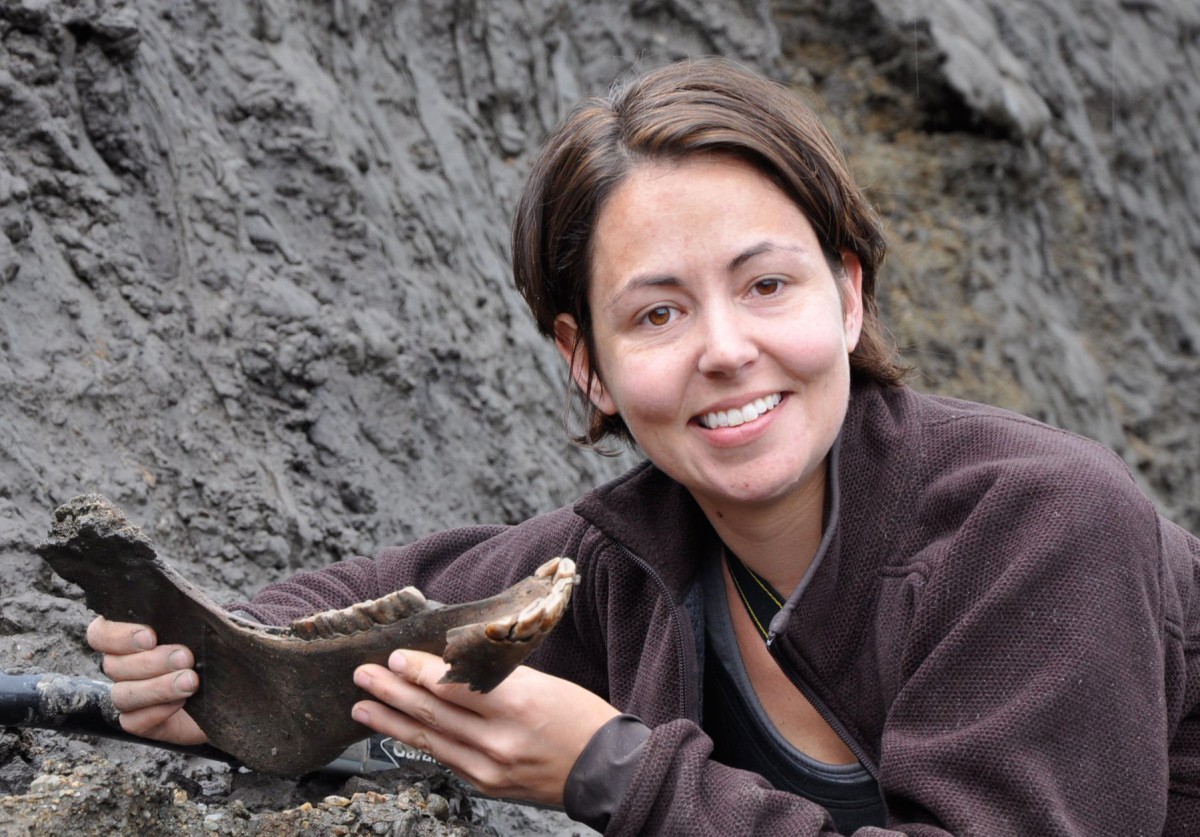 In her book ‘How to Clone a Mammoth’,  Shapiro walks readers through the astonishing and controversial process of de-extinction. Here with Ice Age horse jaw. (Image courtesy of the Government of Yukon)