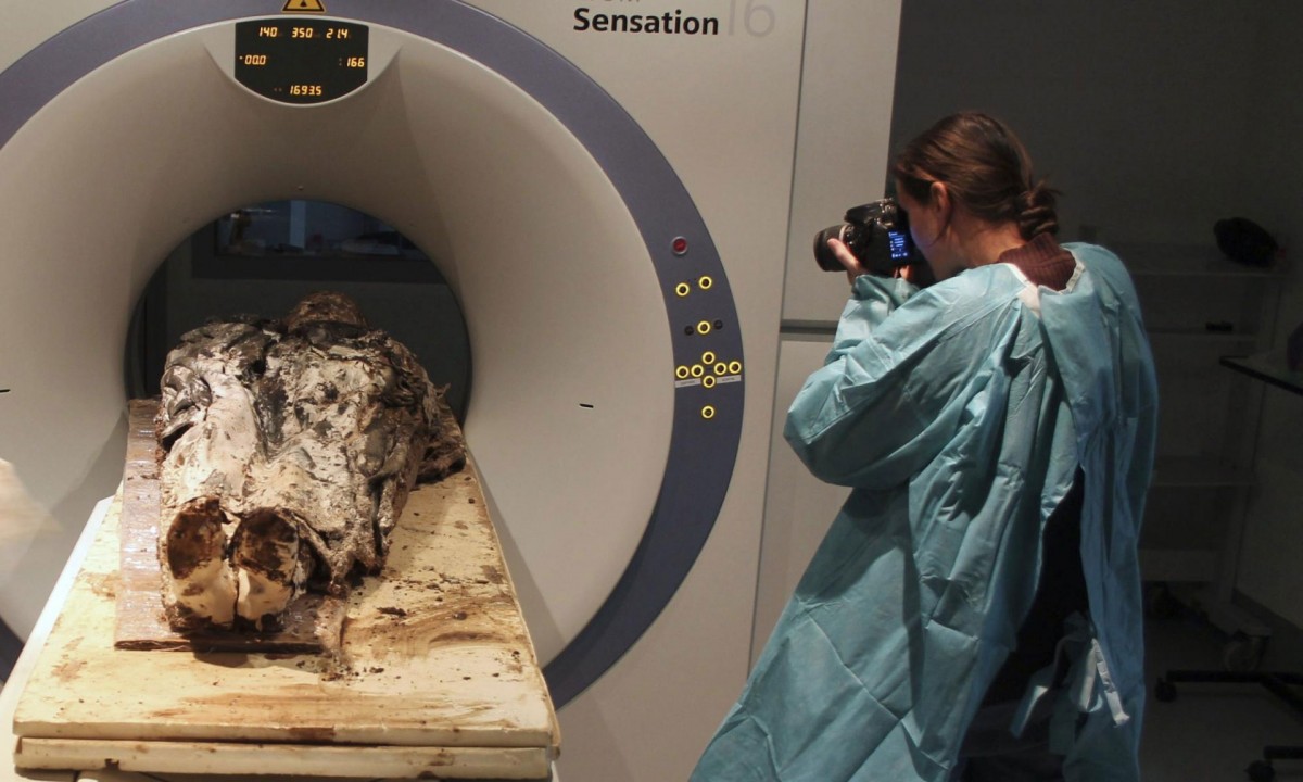 The body being scanned. Photograph: Rozenn Colleter/AFP/Getty Images.