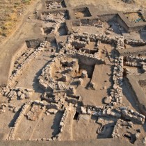 From the Corridor House Civilization to the Mycenaean Palaces