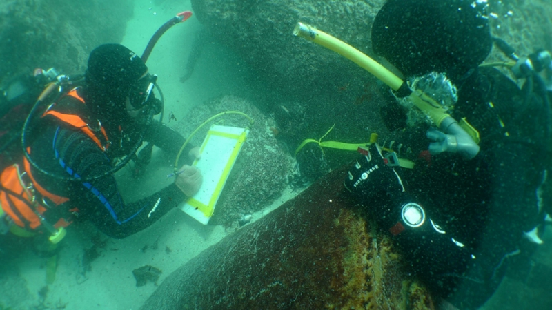 Underwater archaeology researchers on the site of the São José slave ship wreck near the Cape of Good Hope in South Africa. Photo courtesy Iziko Museums.