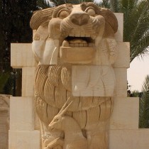 ISIS destroys the Lion of Allat in Palmyra