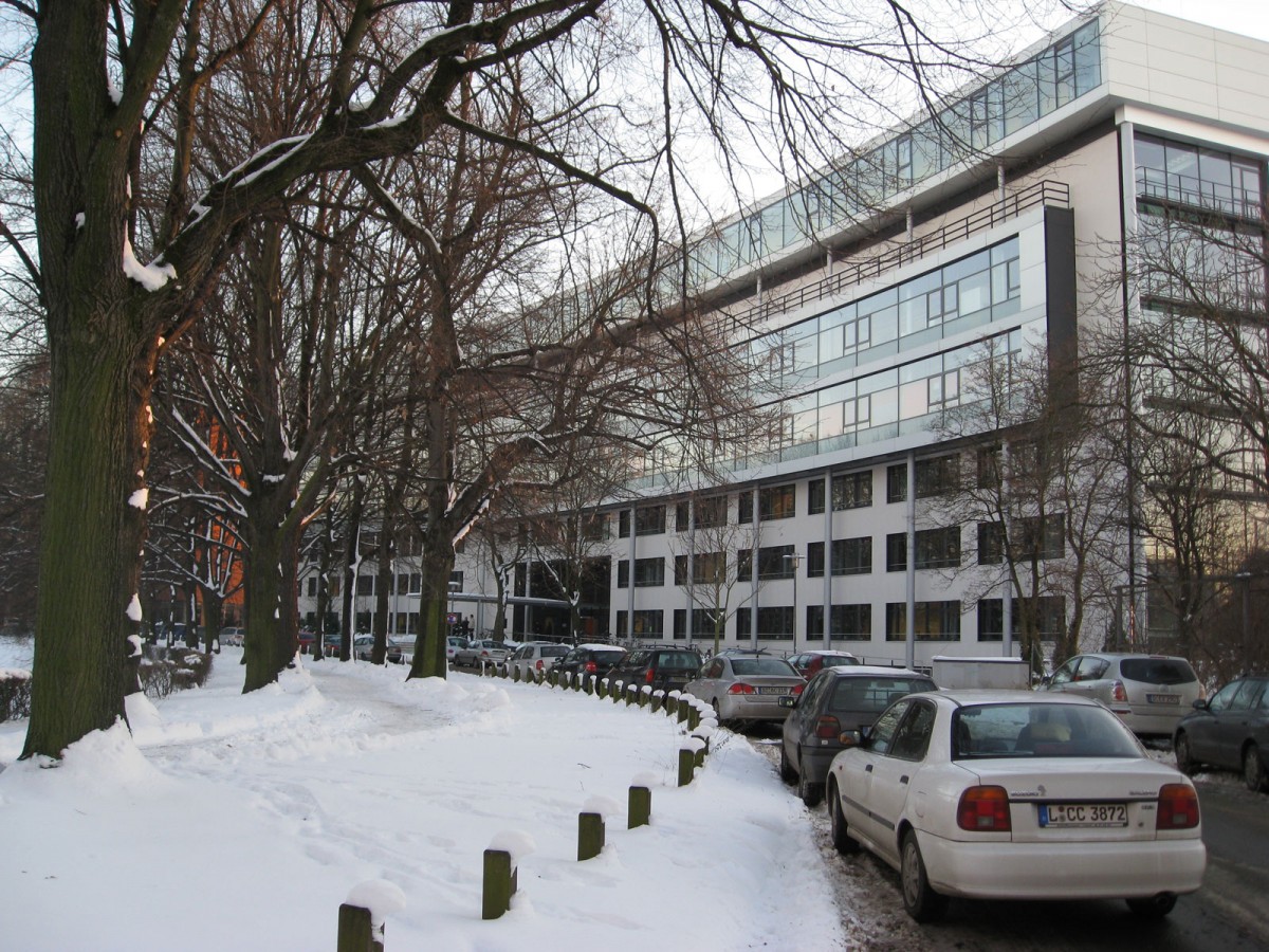 Max Planck Institute for Evolutionary Anthropology. Leipzig MPI-EVA.JPG. Street view of the Institute.