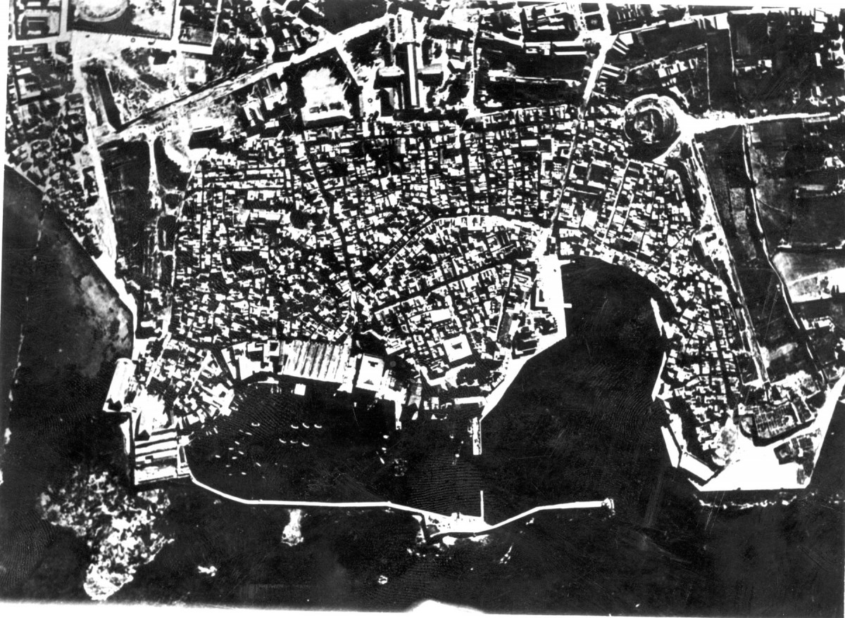 Fig.17.The fortified city of Chania, before the bombing of 1941(air photograph, 1936).