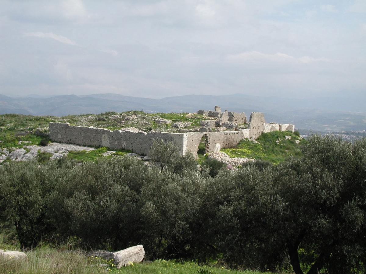 Fig. 14. The tower at Katalagari. (photo: Nikos Gigourtakis)