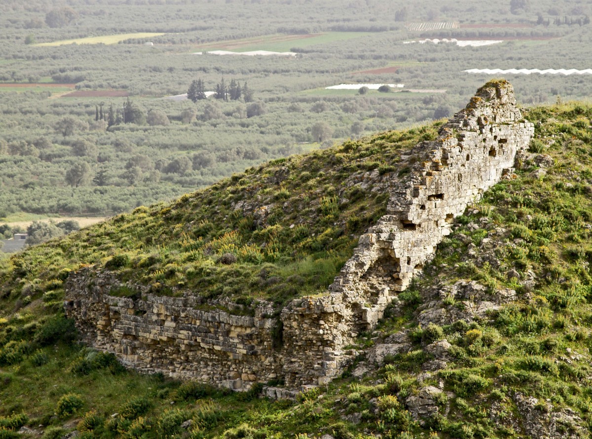 Fig. 2. Proto-Byzantine citadel of Gortyna. North eastern corner of the fortification enclosure. (photo: Nikos Gigourtakis)