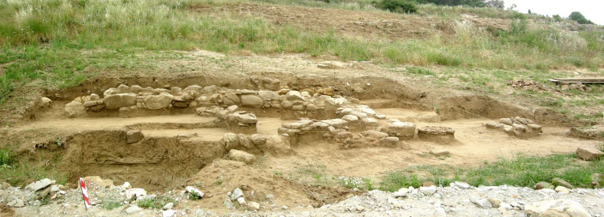 Four settlement complexes were found in an area with 150m-length (photo: Ephorate of Antiquities of Arta).