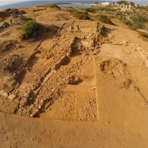 A Late Bronze Age court-centered building at Sissi