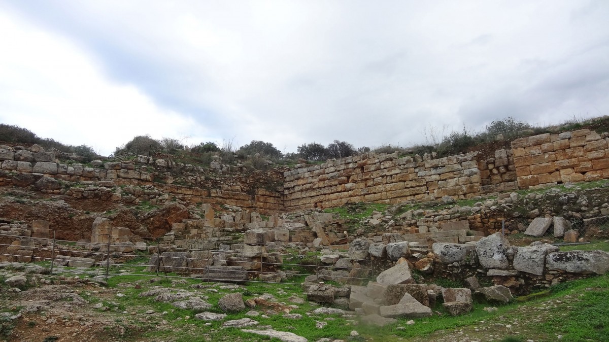 Fig. 14. The walls of Aptera, west side (photo: 25th Ephorate of Prehistoric and Classical Antiquities).