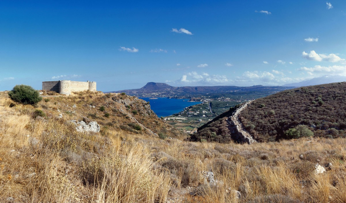 Fig. 15. The Eastern wall of Aptera. On the left the Ottoman fortress of Koules Soumbassi (photo: 25th Ephorate of Prehistoric and Classical Antiquities).