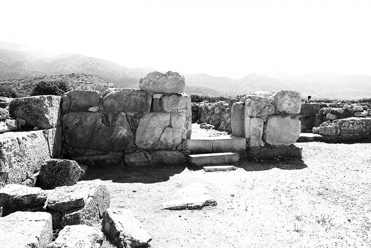 Fig. 5. Malia: Tower in the Minoan palace.