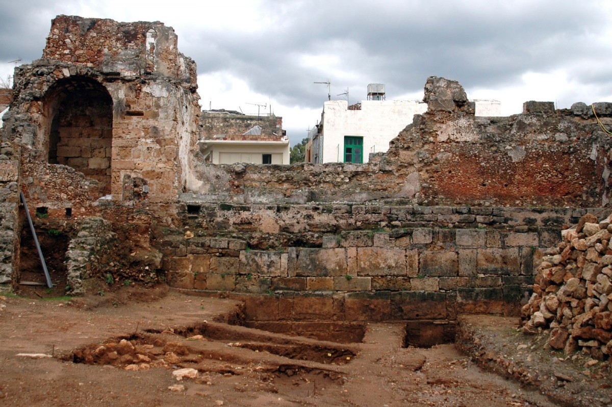 Fig. 6. Kydonia (Chania), section of the inner facade of the ancient wall in Katre street (photo. M. Andrianakis).  