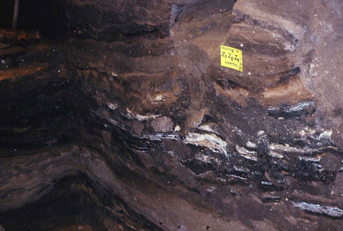 Fig. 13. Thick silty layers alternate with layer of fire of Middle Palaeolithic.