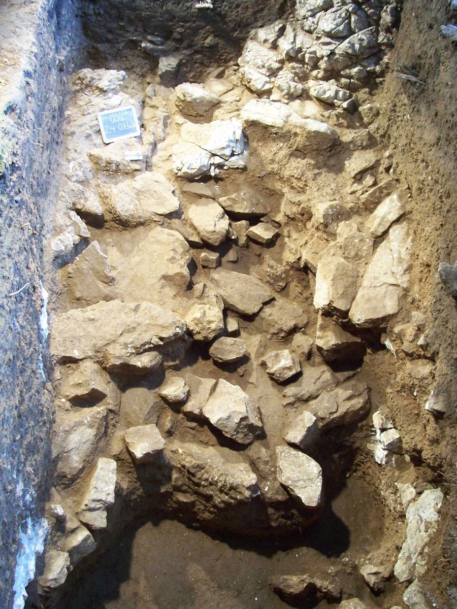 Fig. 26. A pile of stones blocking the entrance to the cave. The stones are embedded and combined with the rocks that stand in the same area.