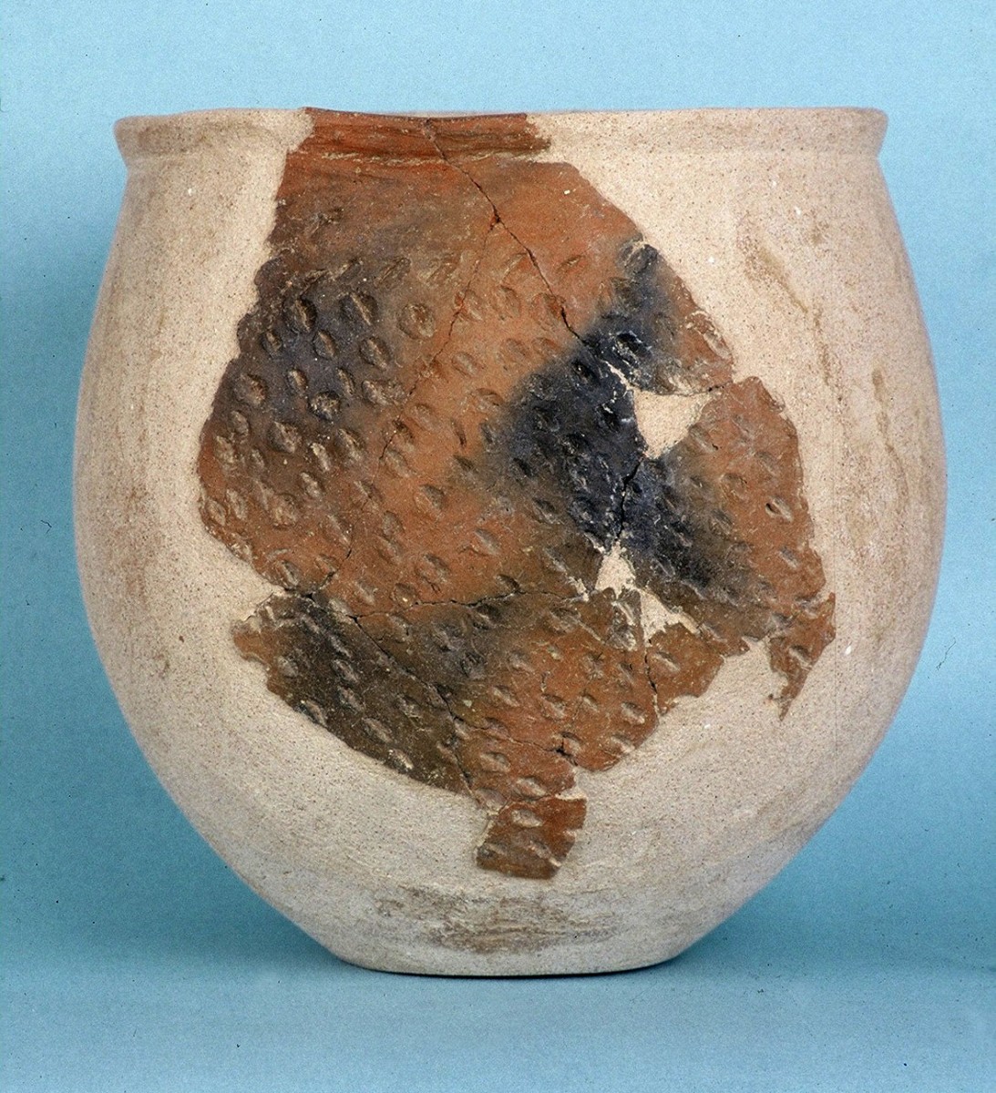 Fig. 17. Vessel from the Upper Neolithic with nail impressions. 