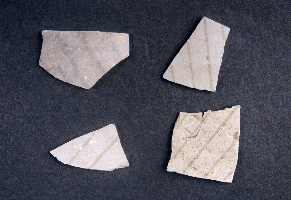 Fig. 21. Sherds with grey on grey decorations from the beginning of the Late Neolithic period. 