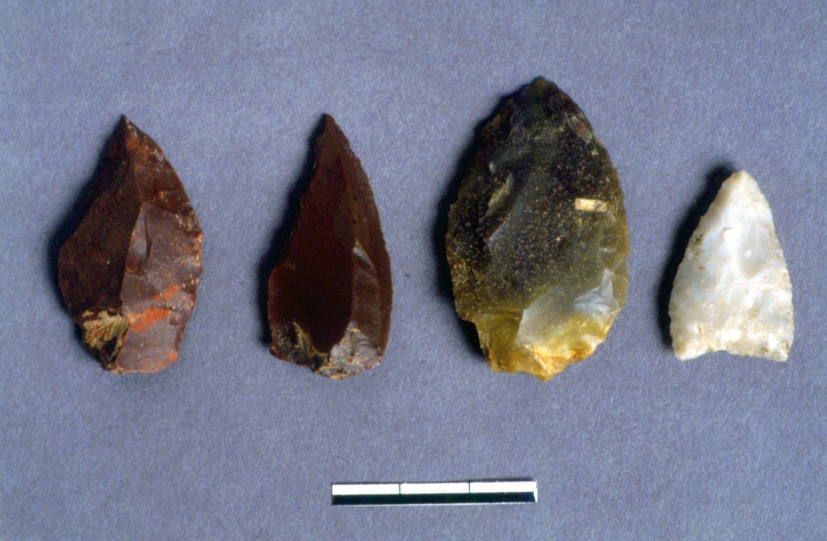 Fig. 33. Spikes of various flints and quartz.