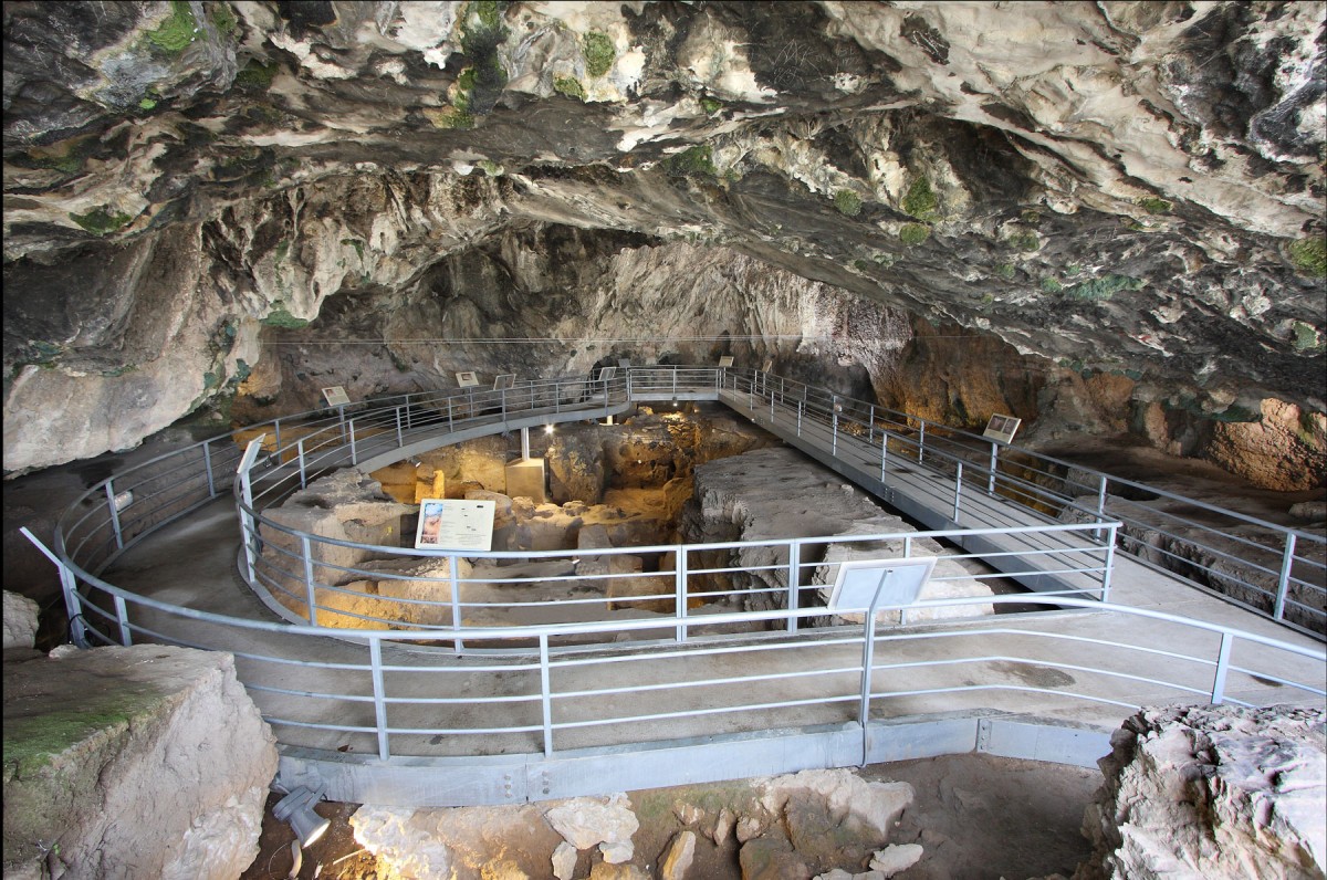 Fig. 1. Cave’s interior with visitors’ passageway after its enhancement.