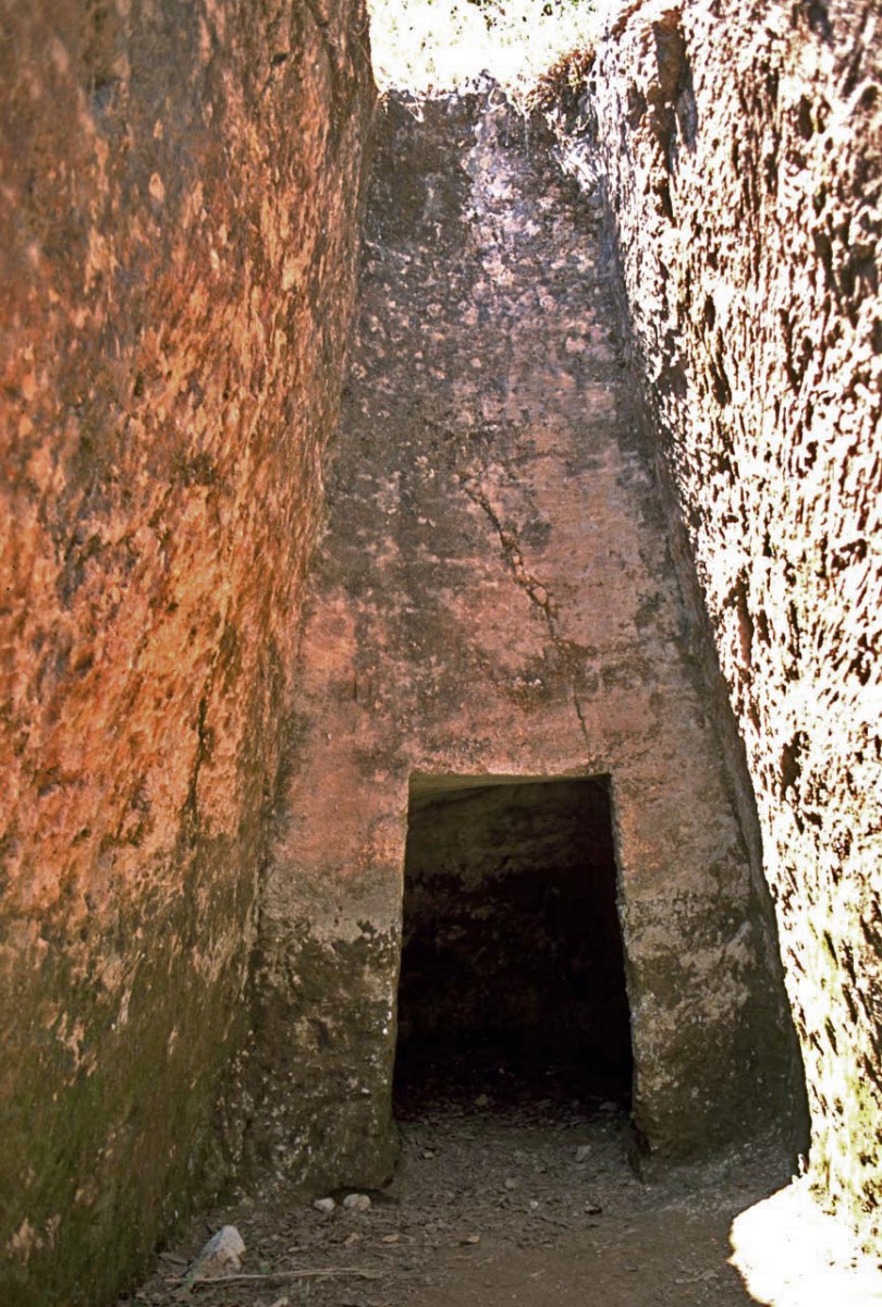 The Late Minoan III cemetery of Armeni is located 8 kilometres south of Rethymno on the road to Spili and Ayia Galini.