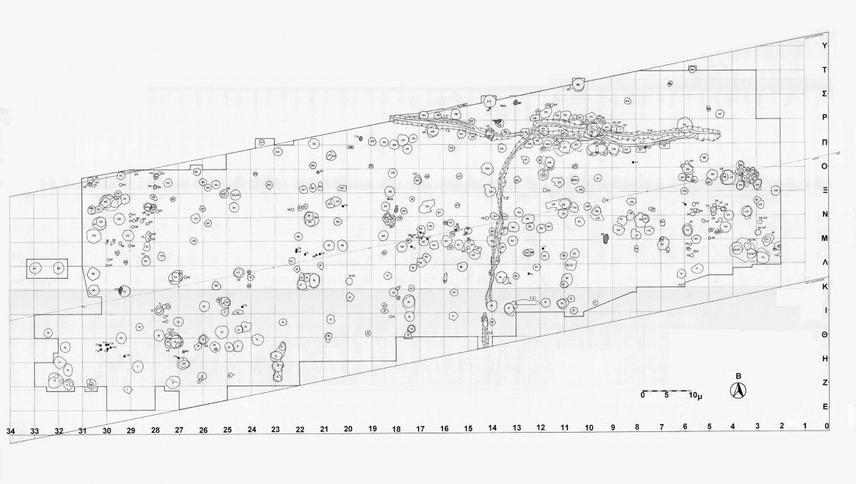 Fig. 1. Drawing of pits, ditches, and cremation burials discovered on the North Eastern limits of the Neolithic settlement of Toumba Kremastis Koiladas.