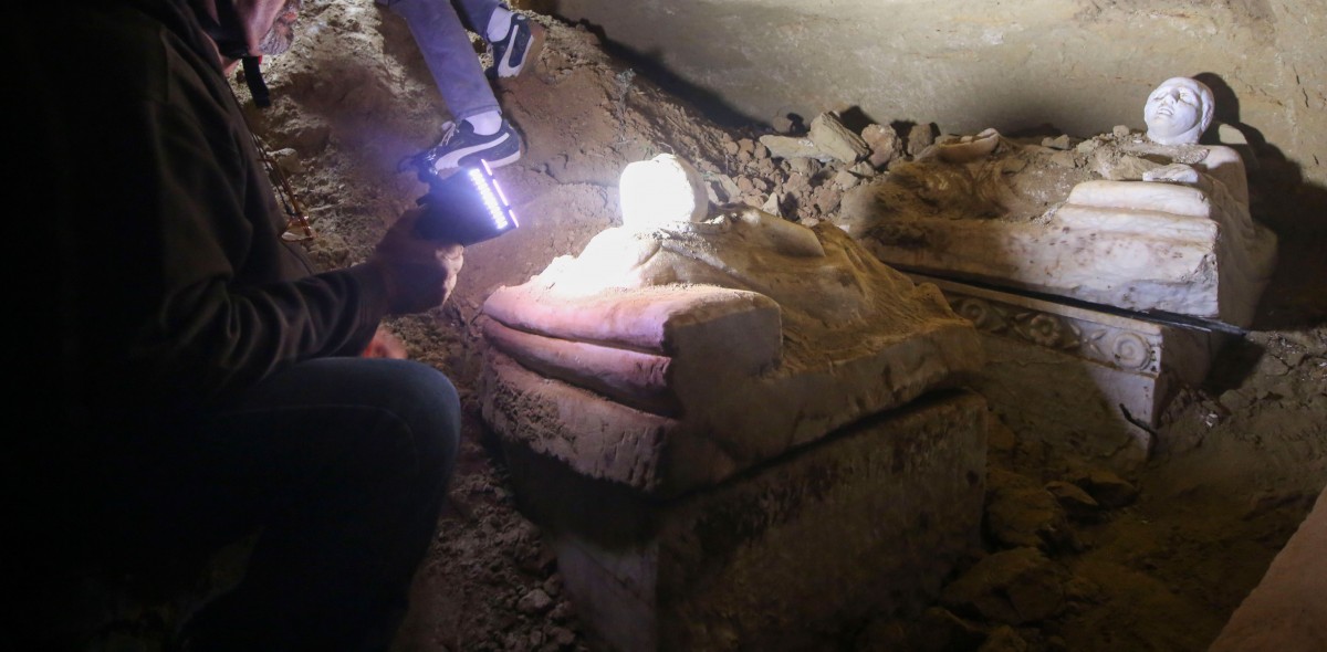 From the work inside the tomb, before removing the artefacts. Photo Credit: Superintendency of Archaeology of Umbria. 