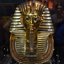 Tutankhamun’s mask restored again
