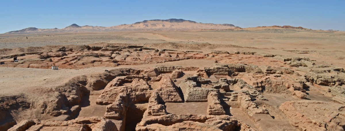 Fig. 2. Mud bricks pyramids at Sedeinga (V. Francigny).