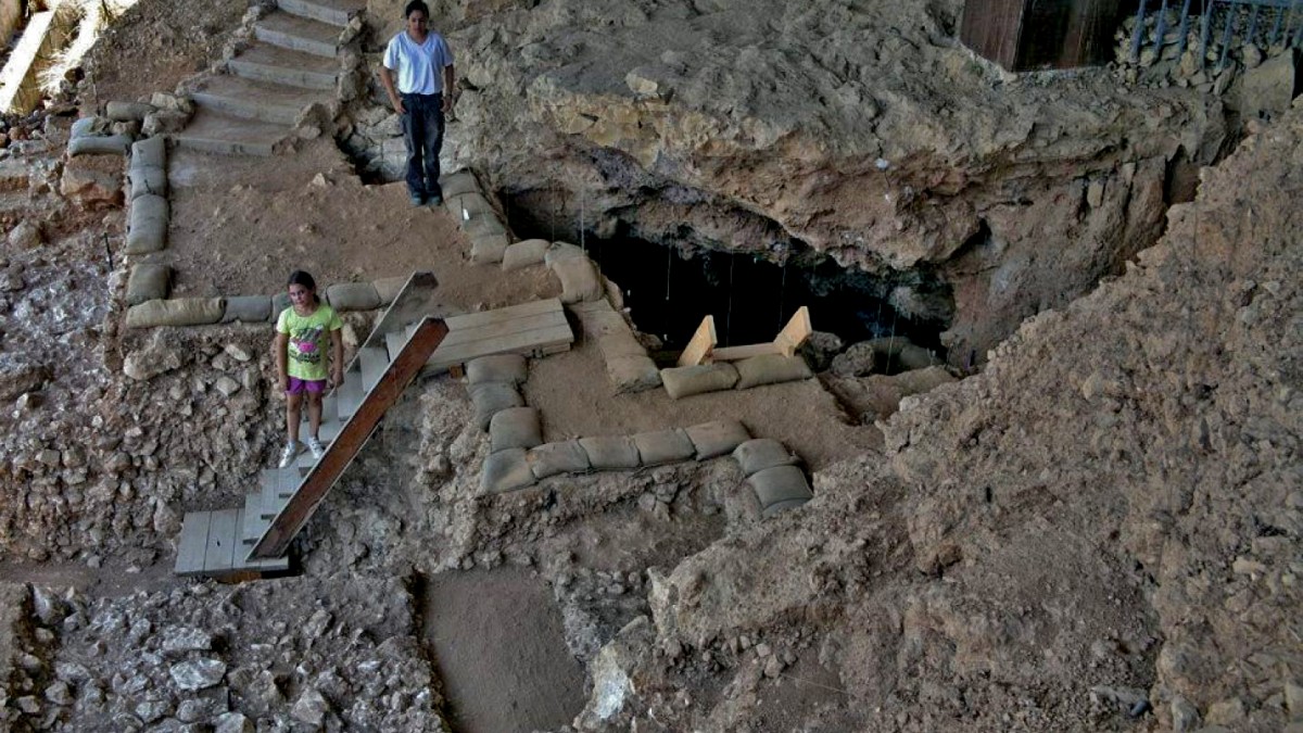 Qesem Cave, which was inhabited by prehistoric man, near Rosh Ha’ayin in the center of Israel. Credit: Qesem Cave expedition, Tel-Aviv University.