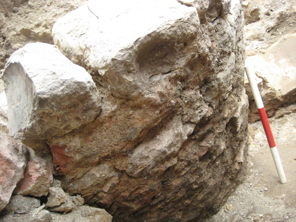 A part of the arcade depicting part of a shaft of a detached column. Photo Credit: The Colchester Archaeological Trust.