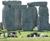 Burial site at Stonehenge shows gender equality