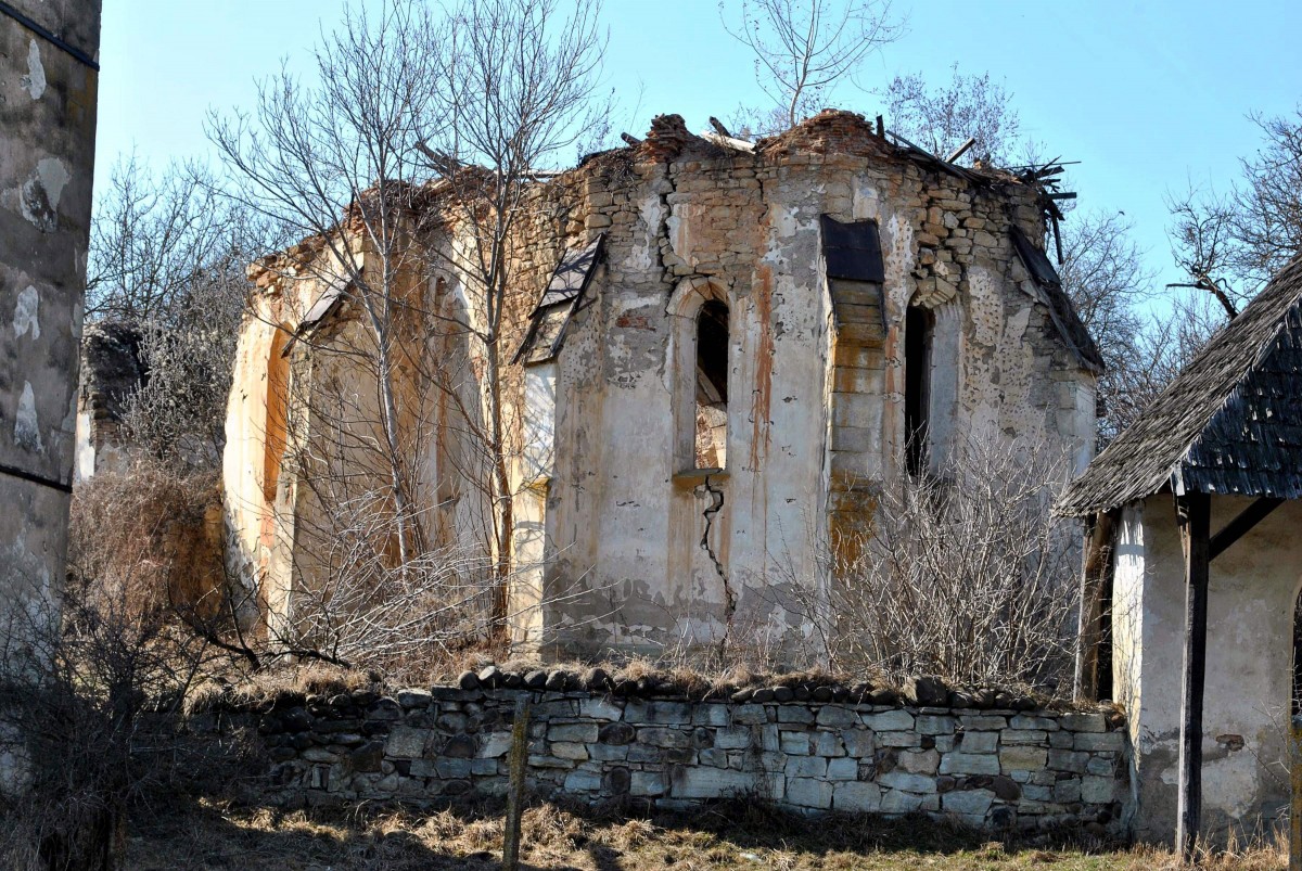 A ruined church in the Romanian town of Jelna, where art historian Szilard Papp claims he has found fresco fragments from a 14th-century copy of Giotto's Navicella mosaic. Photo Credit: afp.com / Moller Istvan Foundation / Tibor Kollar.