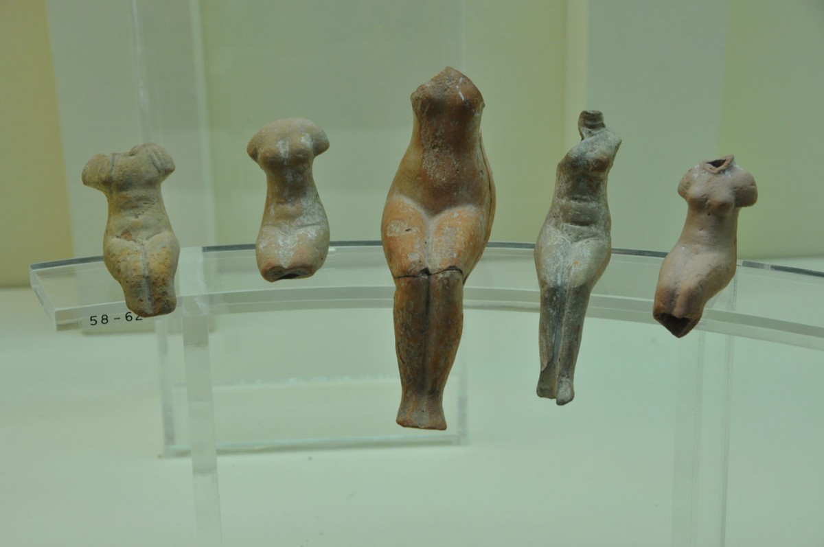 Fig. 25. Terracotta figurines of prostitutes. 3rd-1st c. BC. Chios town (Frangomachalas district and Ag. Iakovos - Tsouni plot).
