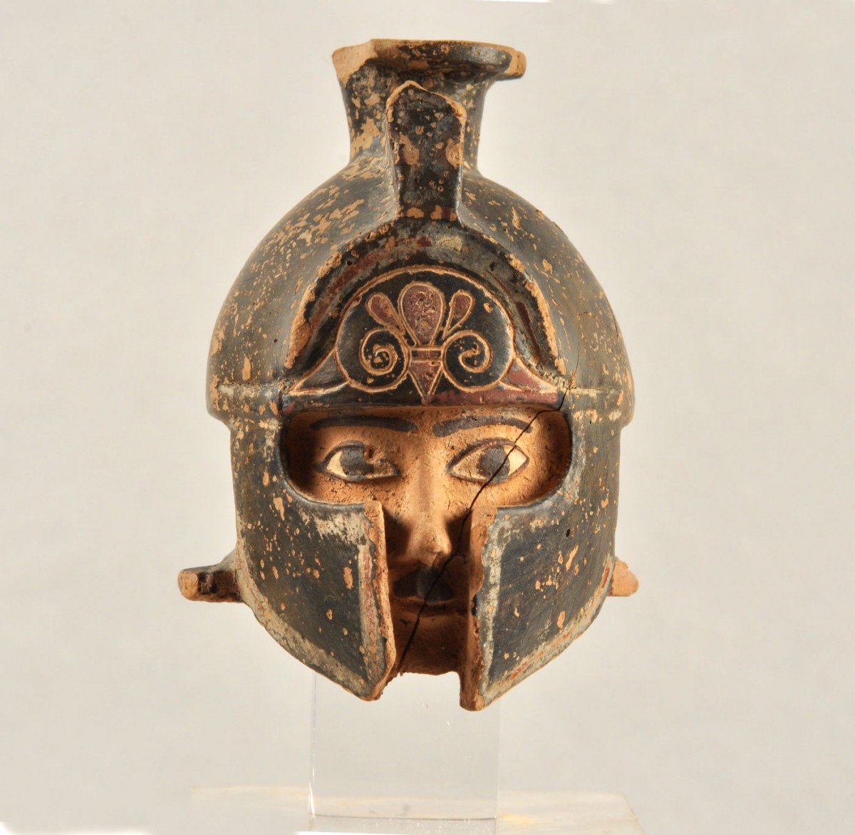 Fig. 36. Aryballos shaped like a warrior’s head with a helmet. 600 BC. Emporio (Harbour Sanctuary).