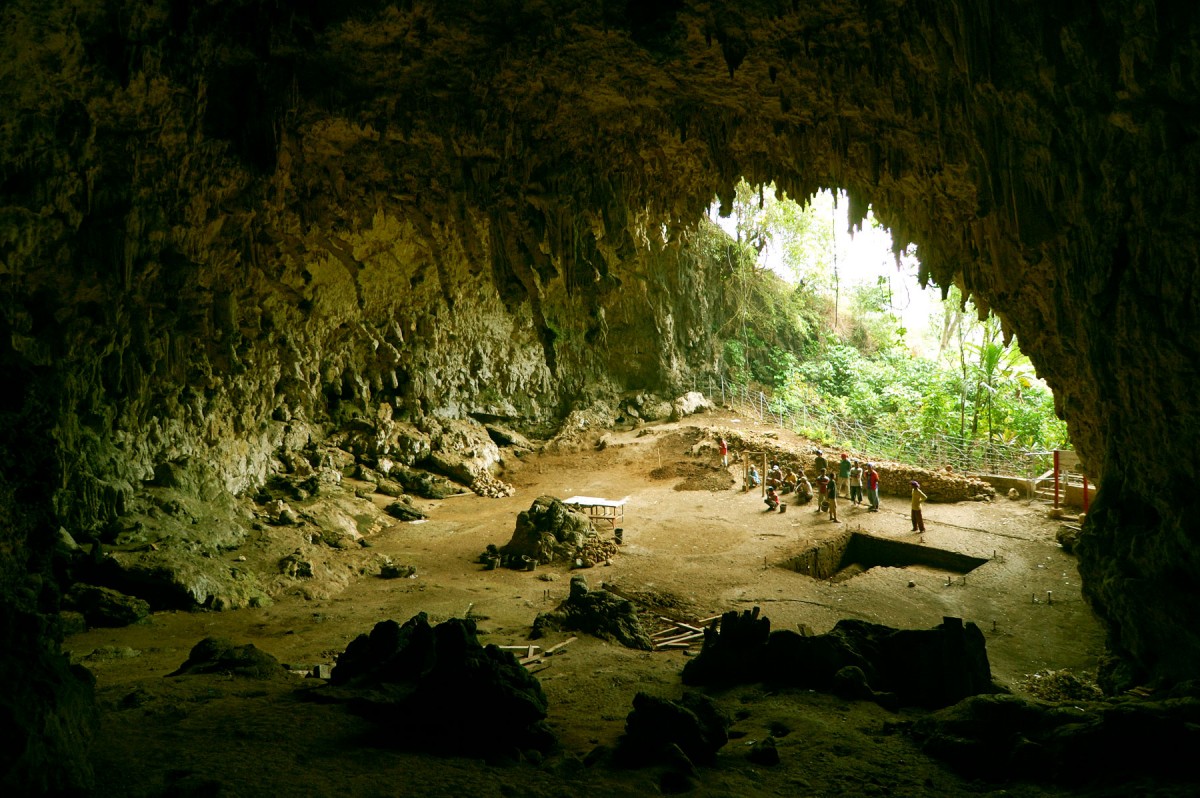Cave where the remainings of Homo floresiensis were discovered in 2003, Lian Bua, Flores, Indonesia [2007].