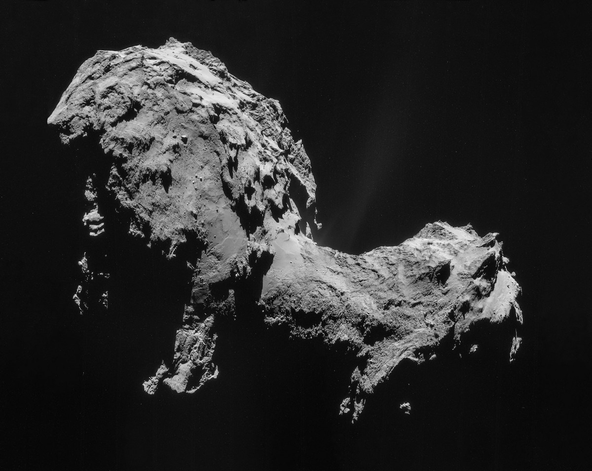 Greyscale photograph of Comet Churyumov–Gerasimenko taken by the Rosetta spacecraft. ESA/Rosetta/NAVCAM, CC BY-SA IGO 3.0