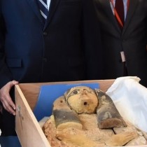 Israeli MFA transfers ancient sarcophagi covers to ambassador of Egypt