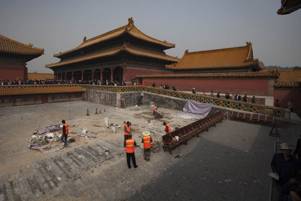 Maintenance work is carried out on a courtyard at the Palace Museum last month. Zhu Wanchang/China Daily