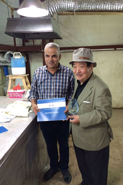 Yushimura and Zidan with the award. Photo Credit: Ahram Online.