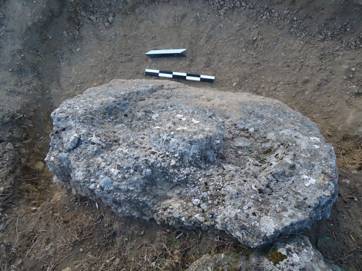 Fig. 4. ‟Hellenika” in Thouria. Property of N. Krikkas. View from the west of the carved basin of the oil press.