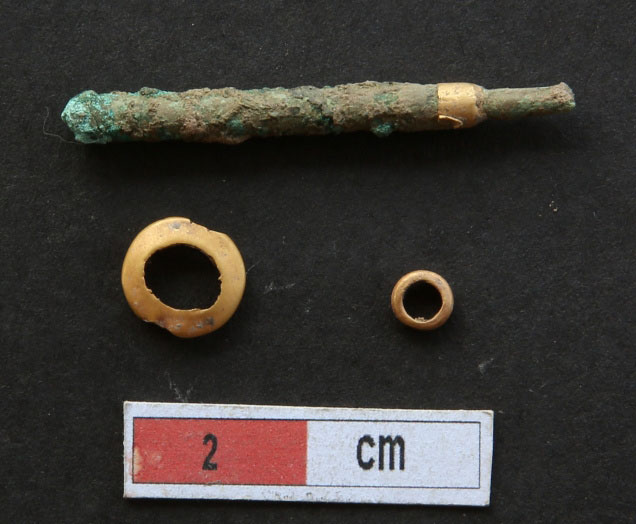 A rare artefact found at the site, a copper stylus with a gold foil at one end, and gold ornaments. Photo Credut: V. Vedachalam/Frontline.