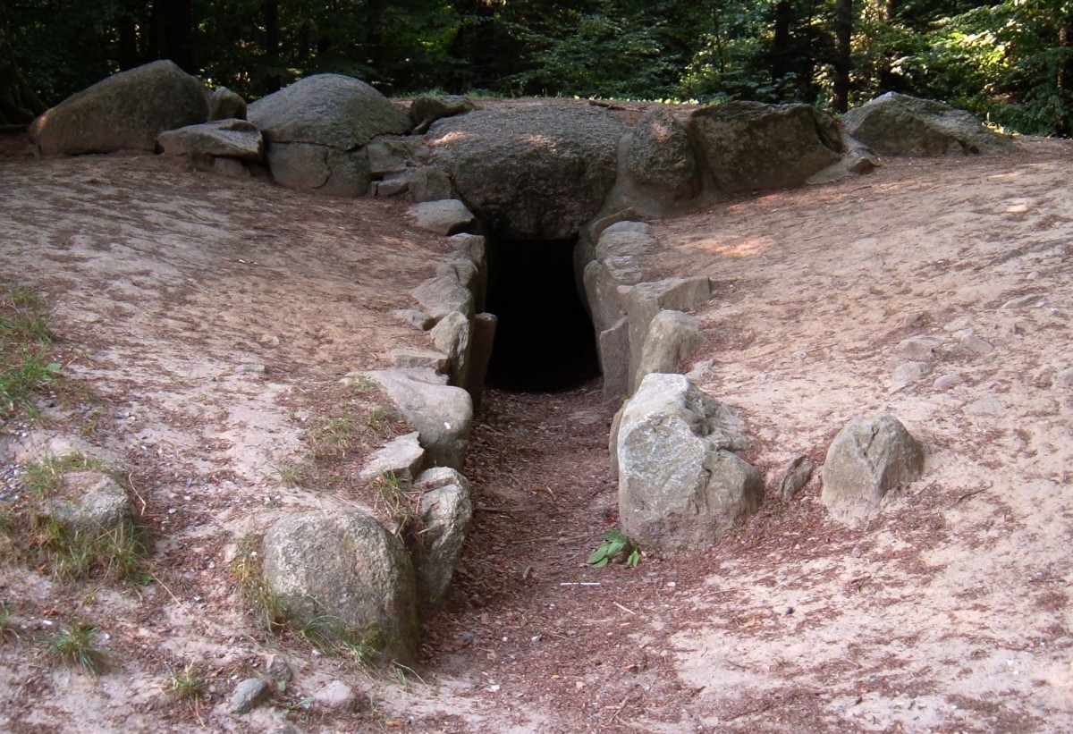 Astronomers suggest that the long, narrow entrance passages to ancient stone or megalithic tombs may have enhanced what early human cultures could see in the night sky.