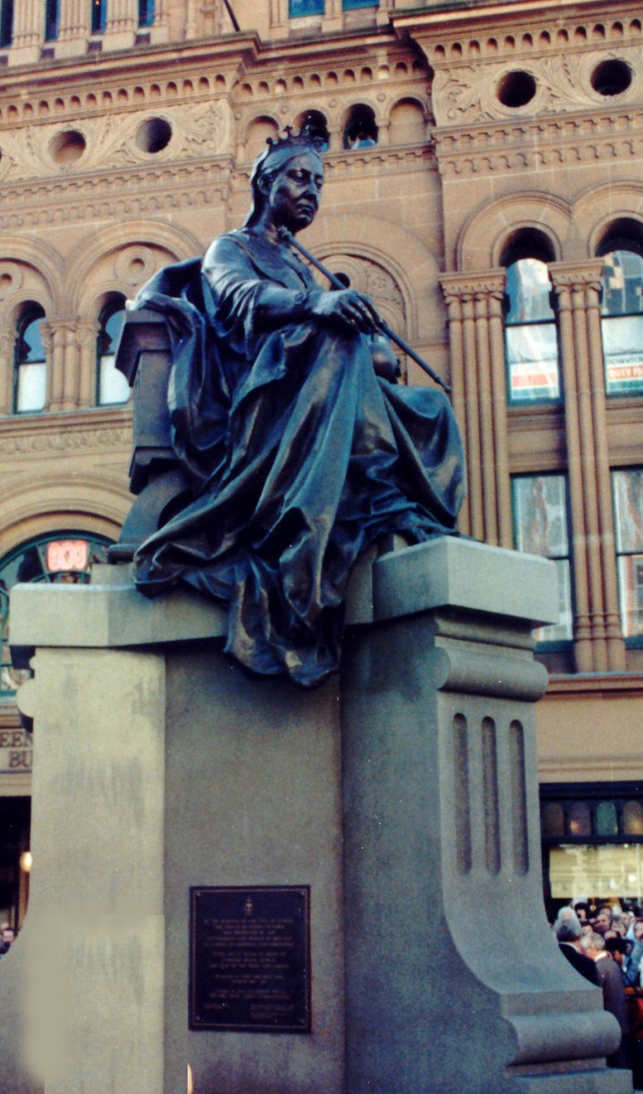 Fig. 10. The statue of Queen Victoria in front of the Queen Victoria Building in Sydney.