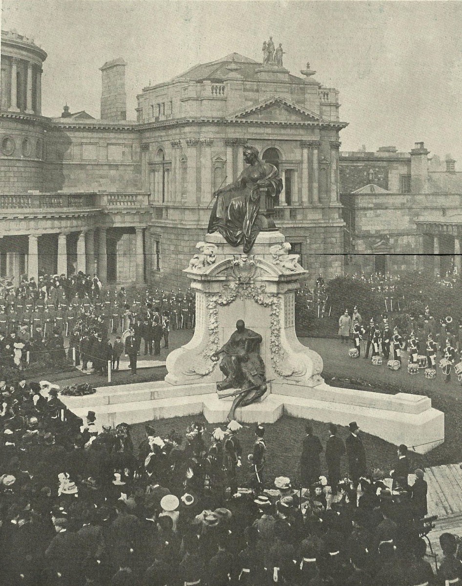 Fig. 3. The monument’s unveiling took place on 15th February 1908. The ceremony ended with a parade of 1,000 soldiers.