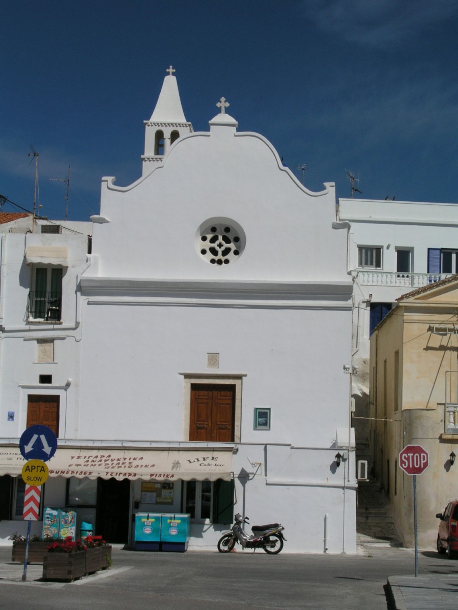 Fig. 2. Tinos Chora, monastery of Saint Antony of Padua. Typical Italian Baroque façade (photograph D. Roubien).