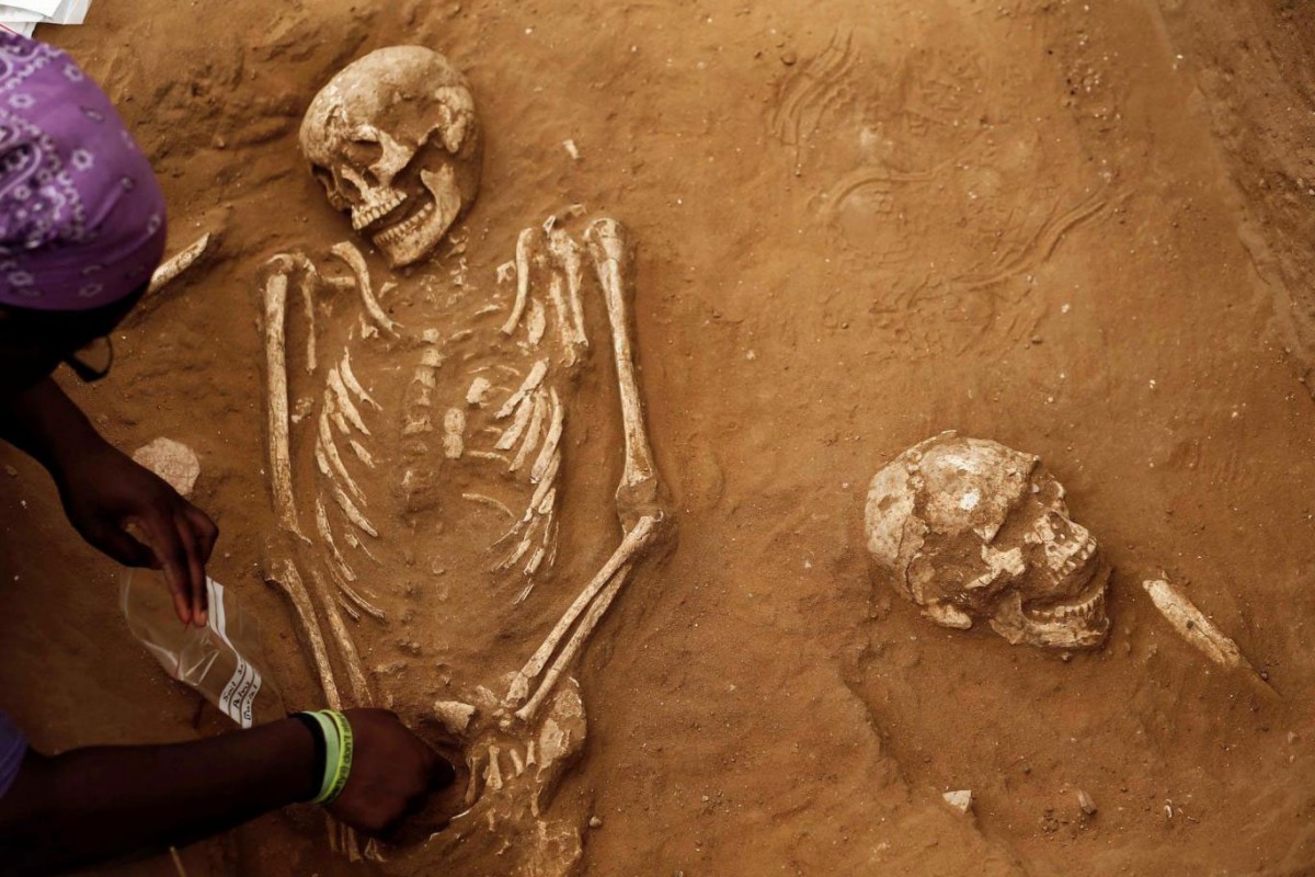 An American archaeology student unearths a skeleton during excavation works at the first-ever Philistine cemetery at Ashkelon National Park in southern Israel June 28, 2016 REUTERS/Amir Cohen