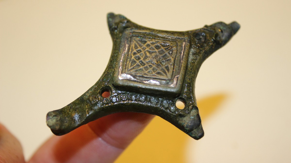 The 12th c. kite brooch.