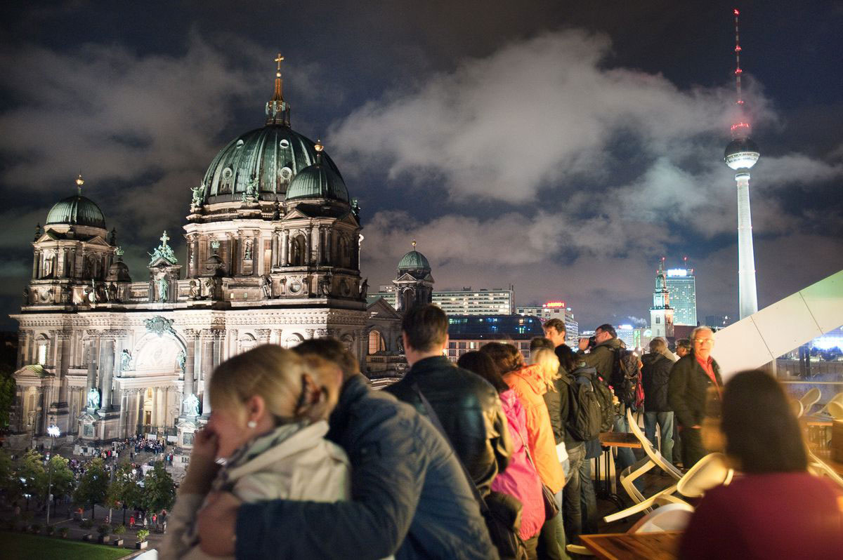 The first Long Night of Museums took place in Berlin in 1997. The concept has been very well received, and since then the number of participating institutions and exhibitions has risen dramatically, spreading to over 120 other cities throughout Europe, as well as elsewhere, in Argentina and the Philippines. © Foto: Sergej Horovitz
