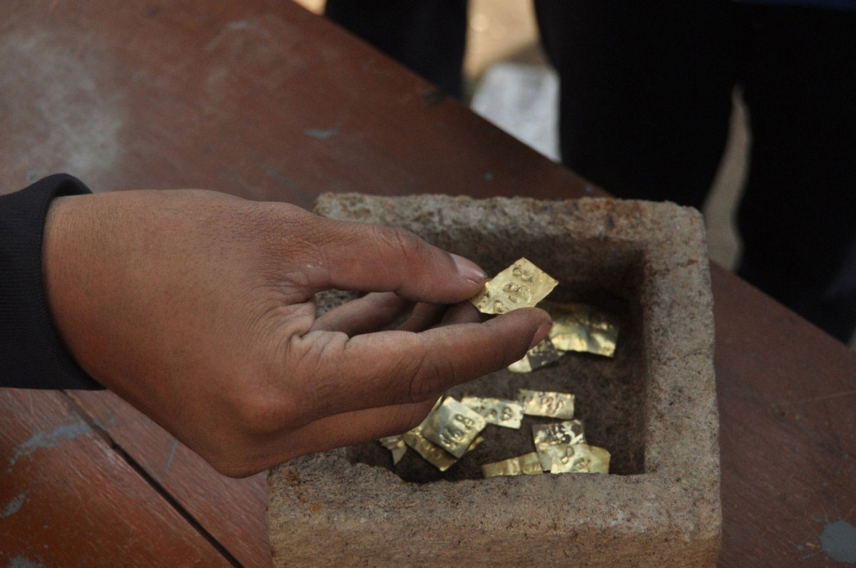 Ancient gold plates found in a stone box in Ringinlarik village in Musuk district, Boyolali. (JP/Ganug Nugroho Adi)